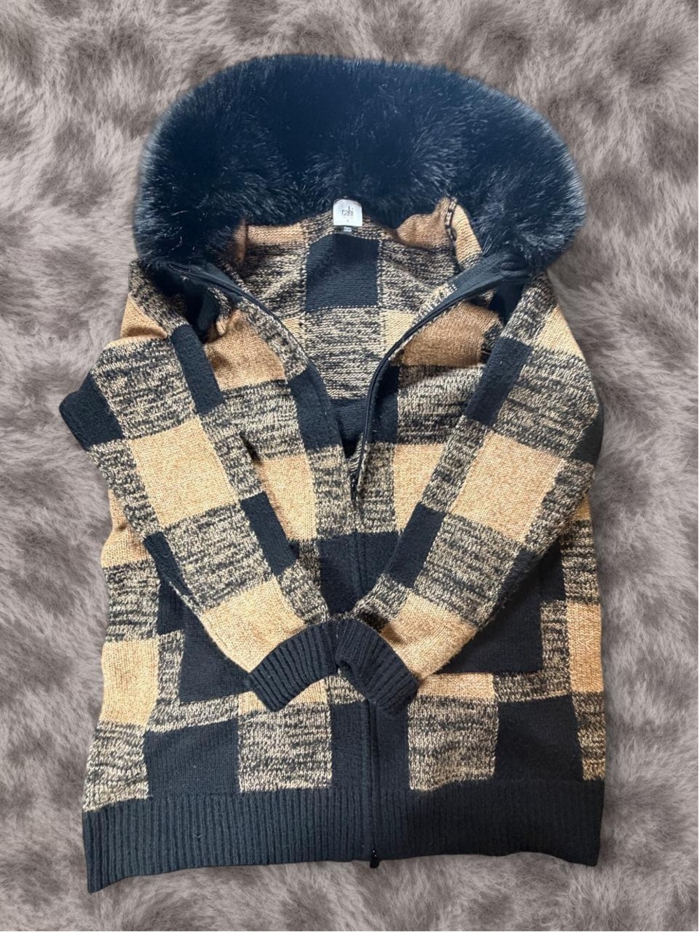 Faux Fur Collar Checkered
Sweater Coat Cabi Hot Toddy L